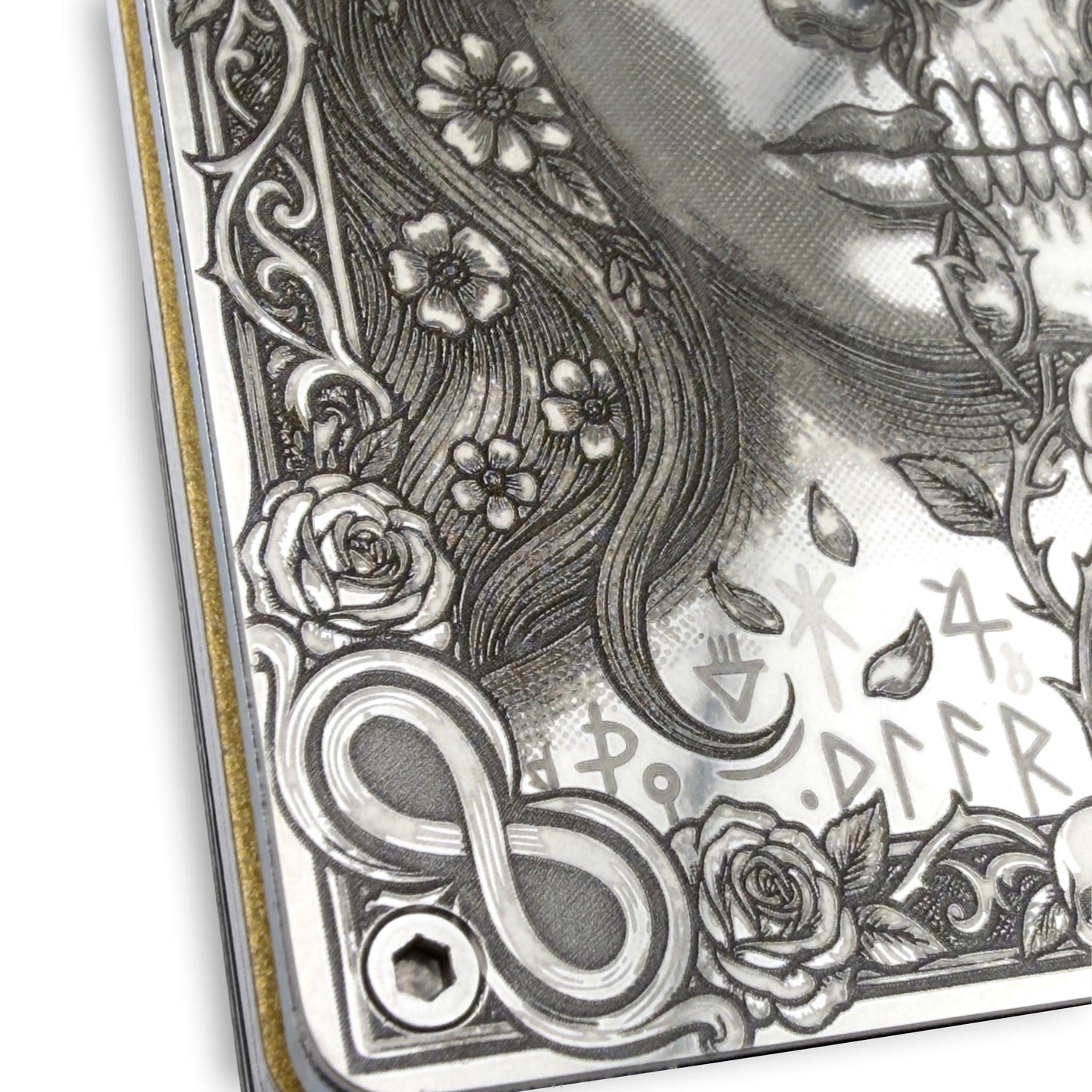Moxxley MX-402 engraved credit card holder – tattoo design close-up detail (front)