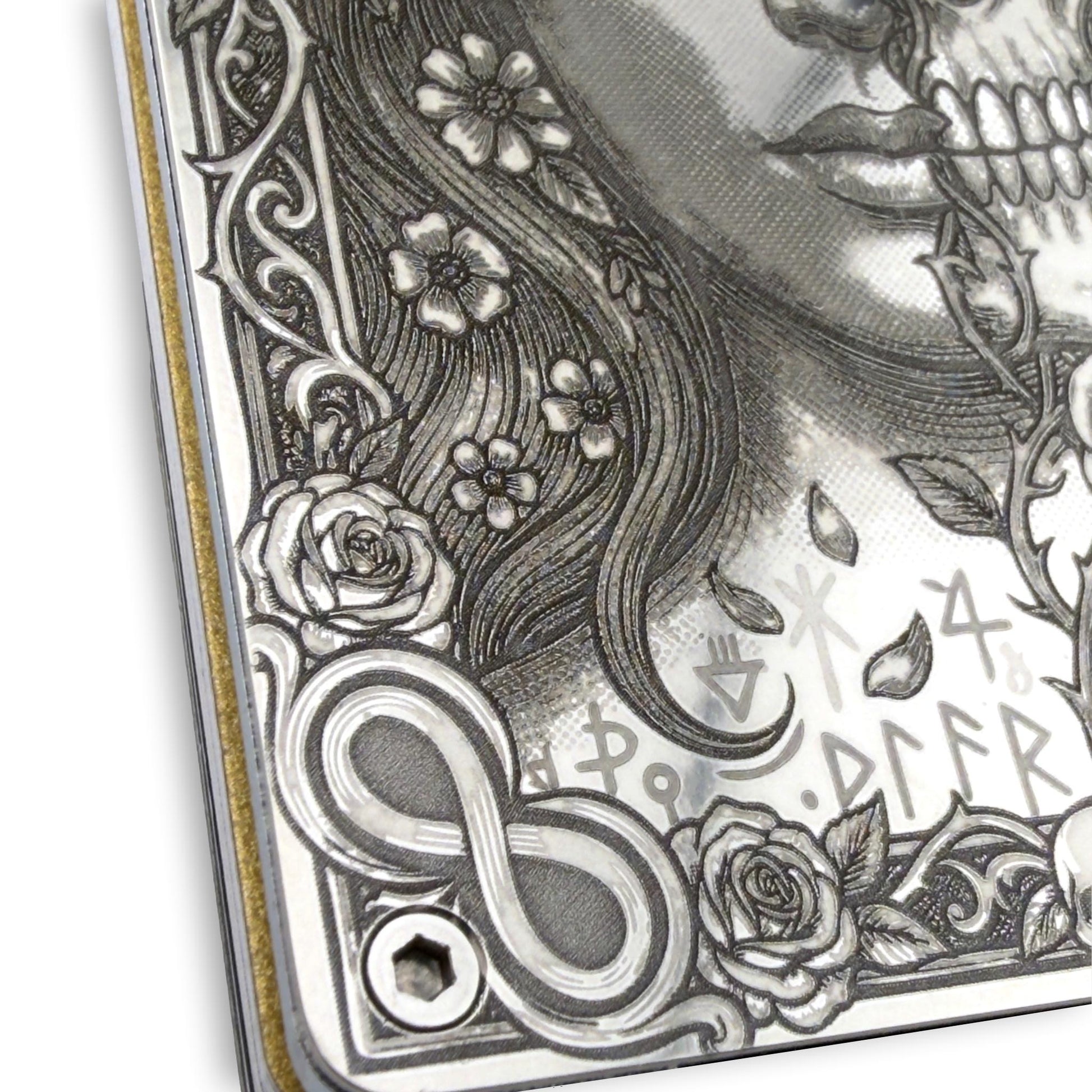 Moxxley MX-402 engraved credit card holder – tattoo design close-up detail (front)