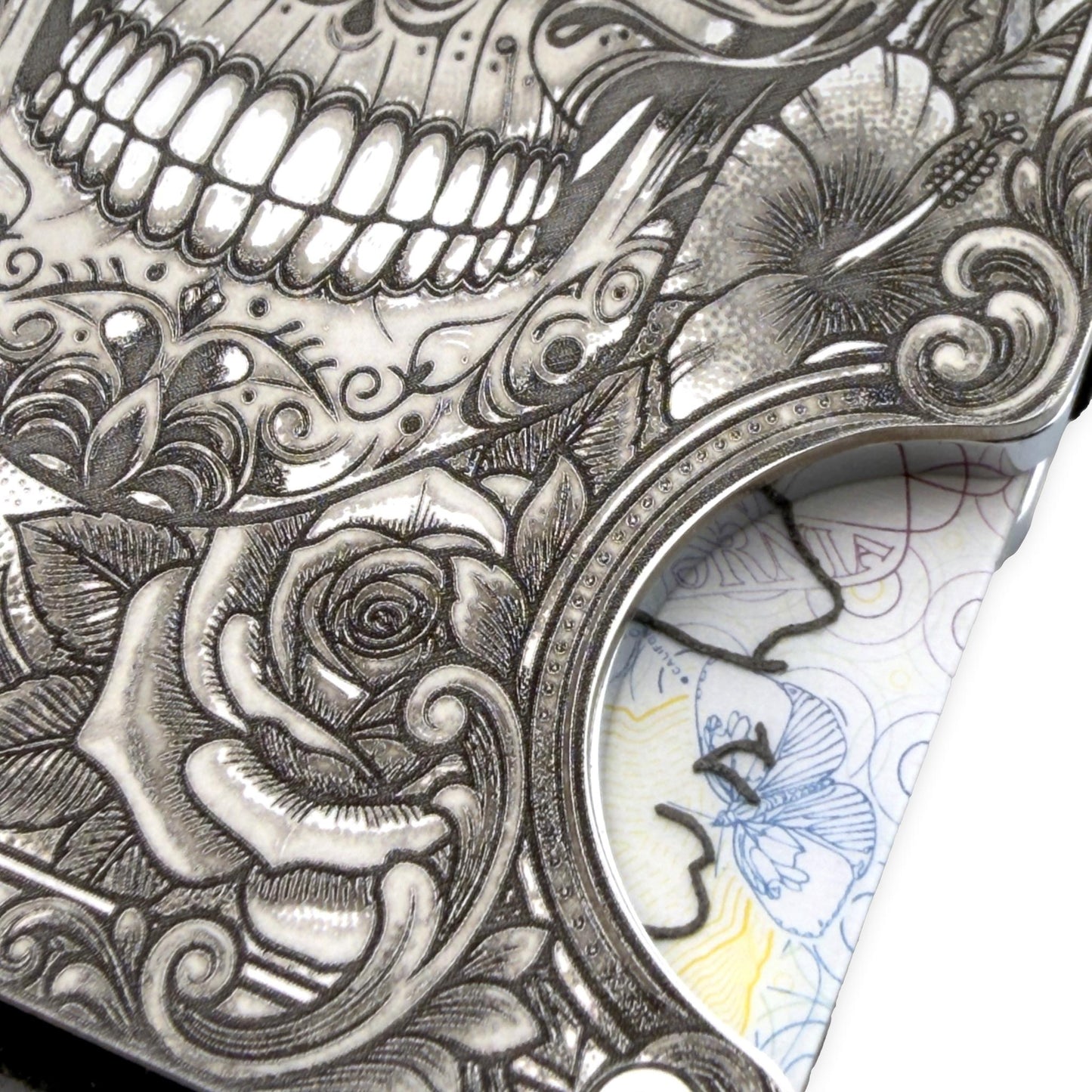 Moxxley MX-405 engraved credit card holder – tattoo design close-up detail (front)