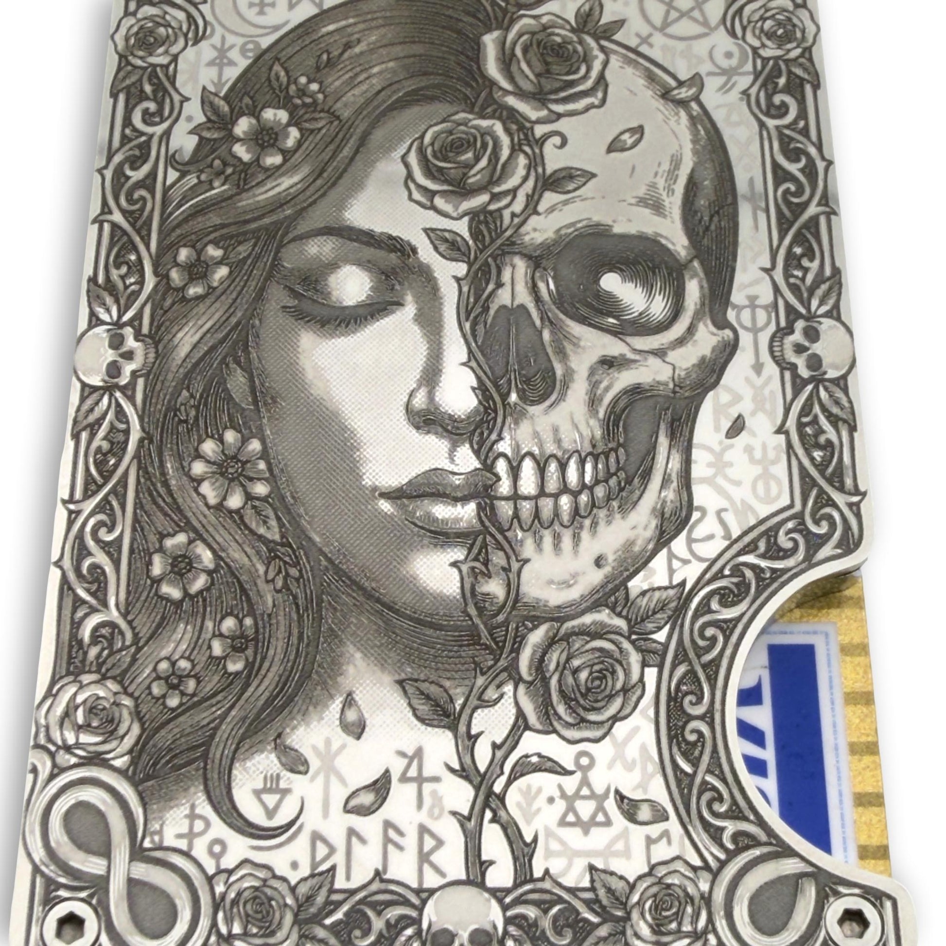 Moxxley MX-402 engraved credit card holder – tattoo design close-up detail (front)
