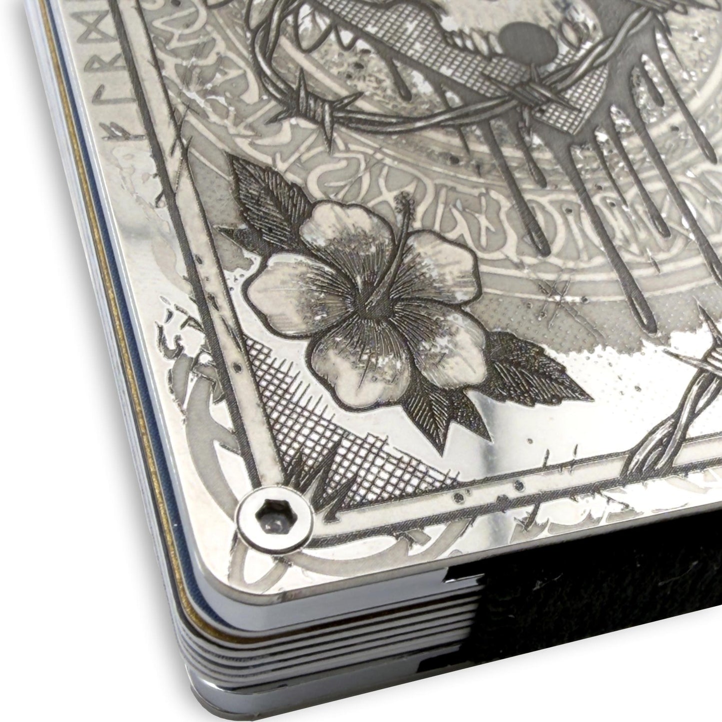 Moxxley MX-406 engraved credit card holder – tattoo design close-up detail (front)