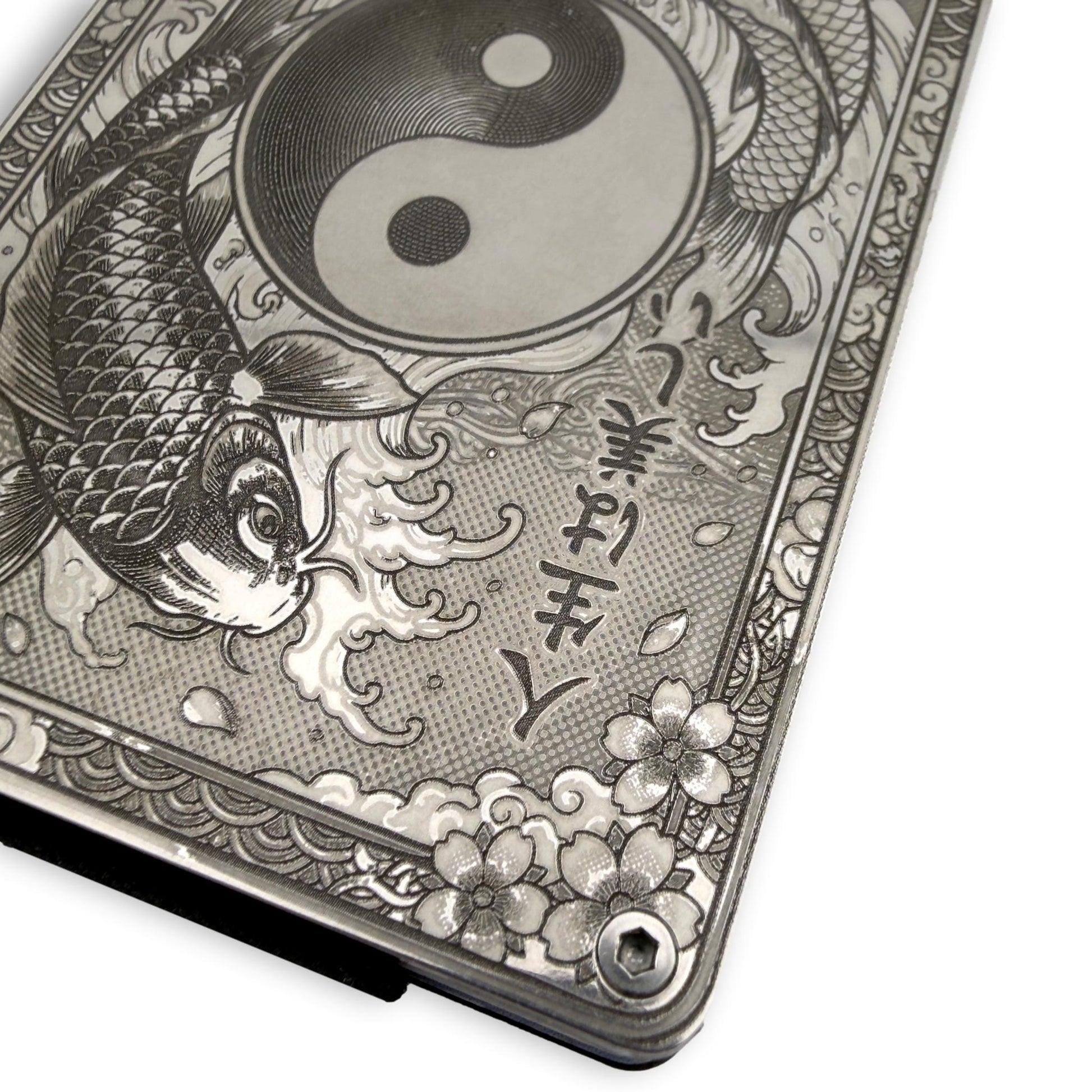 Moxxley MX-412 engraved credit card holder – tattoo design close-up detail (front)