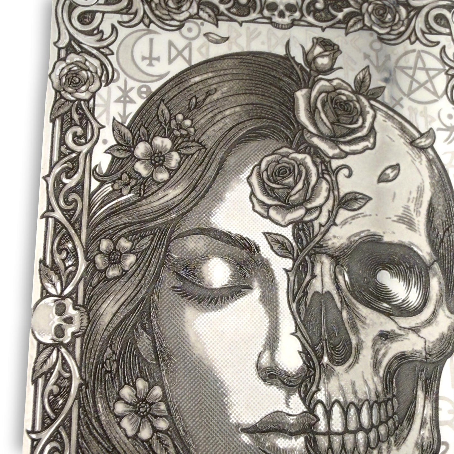 Moxxley MX-402 engraved credit card holder – tattoo design close-up detail (front)