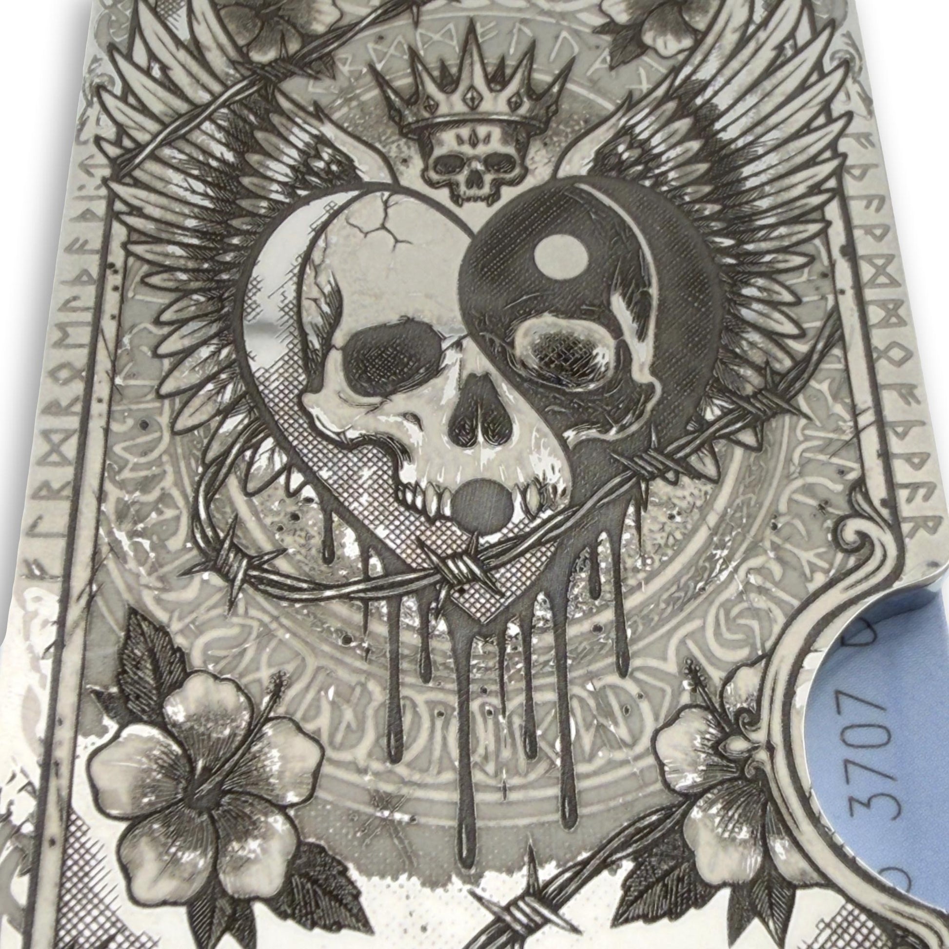 Moxxley MX-406 engraved credit card holder – tattoo design close-up detail (front)