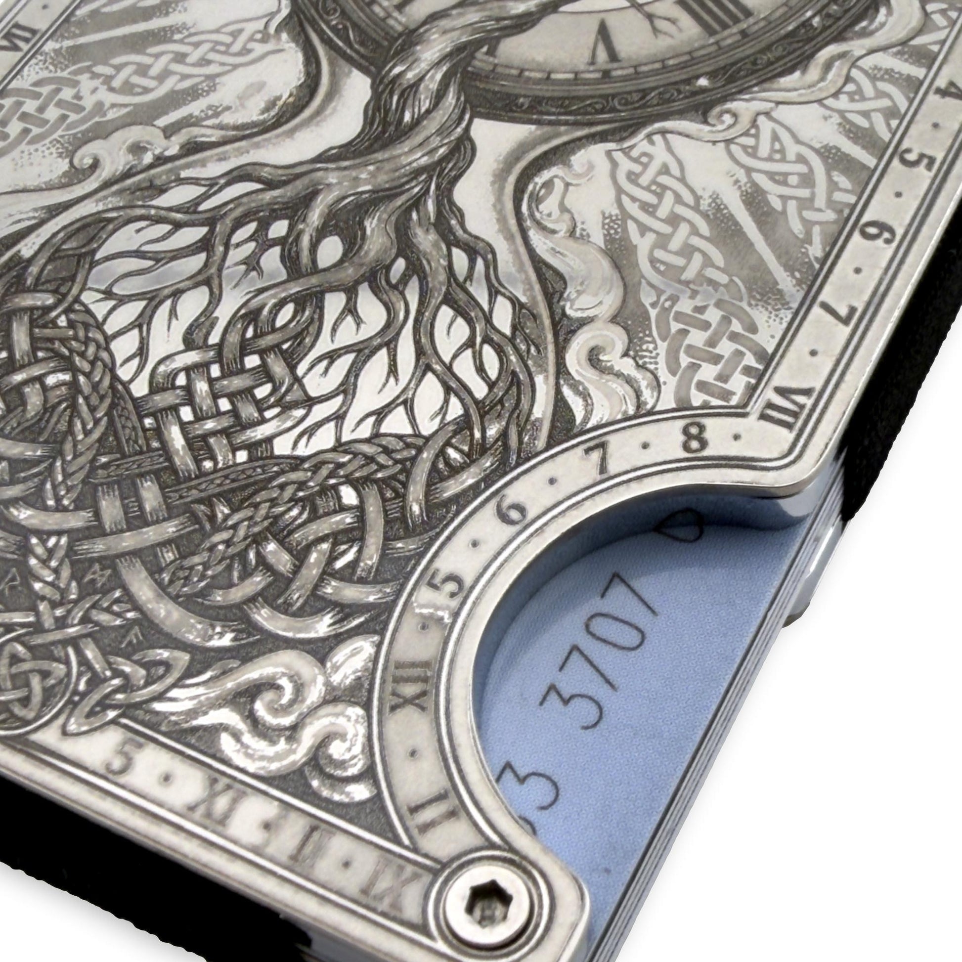 Moxxley MX-414 engraved credit card holder – tattoo design close-up detail (front)
