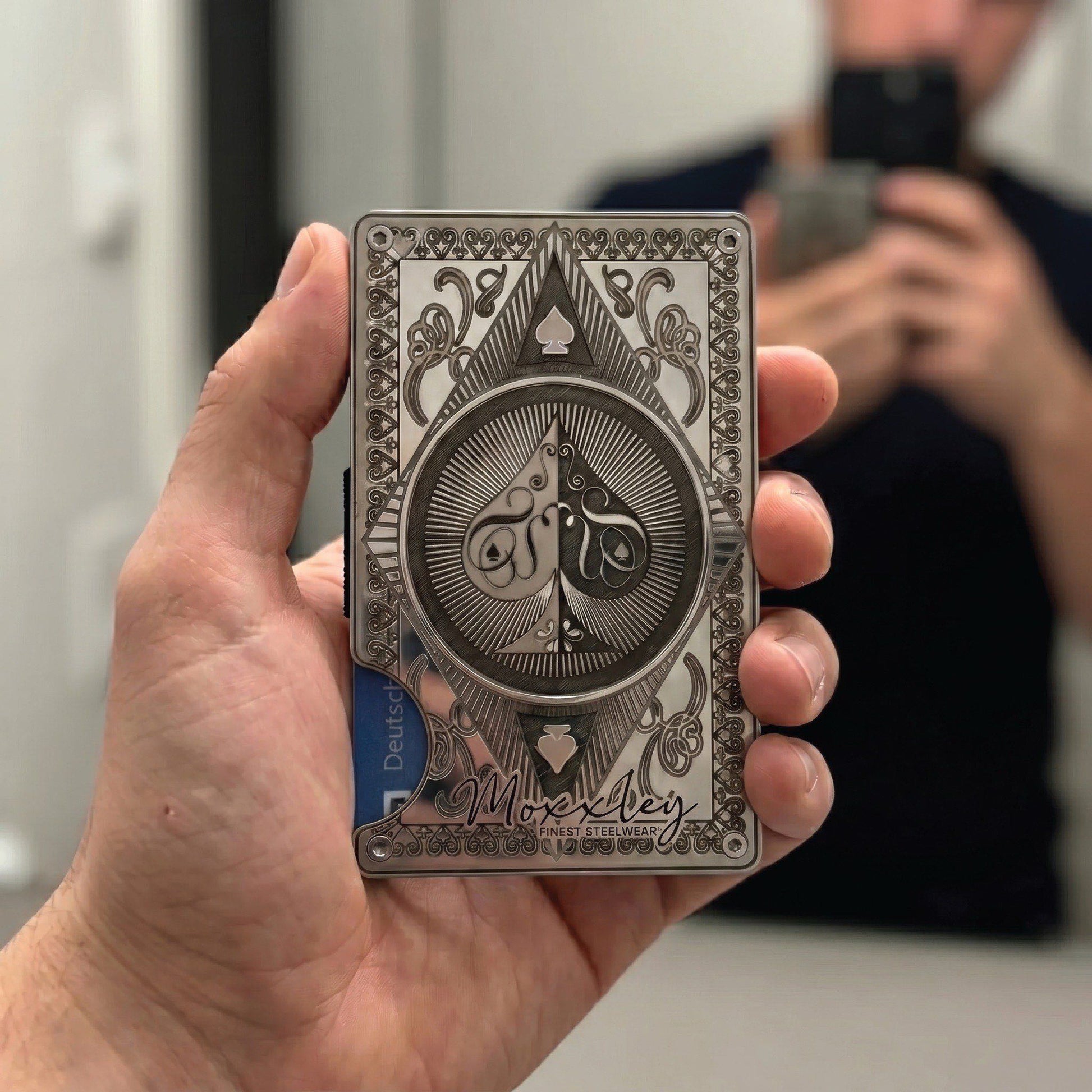Moxxley MX-338 metal credit card holder – slim stainless steel wallet with money clip, playing-card design