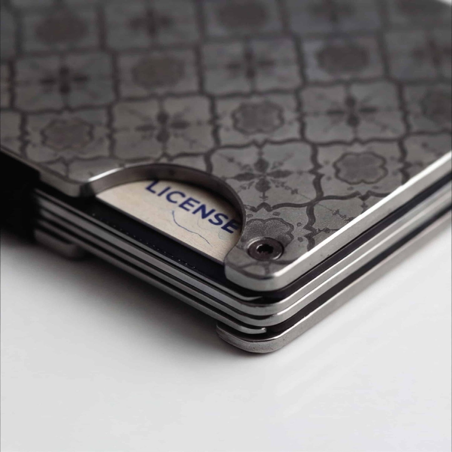 Moxxley MX-305 slim metal credit card holder – 316 stainless steel minimalist wallet with money clip